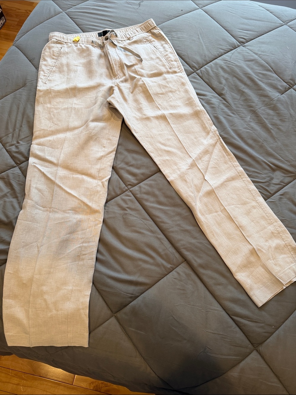 Club Room Men’s Linen Chinos — Light gray